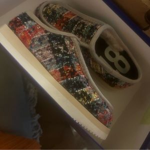 P448 bubble slippers